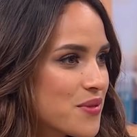 Adria Arjona Nagie