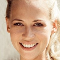 Aline Tausch Nagie