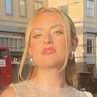 Amelia Dimoldenberg Nagie