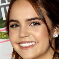 Bailee Madison Nagie
