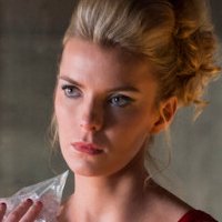 Betty Gilpin Nagie