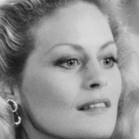 Beverly D'Angelo Nagie