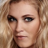 Eliza Taylor-Cotter Nagie