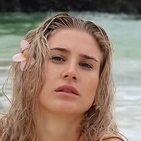 Emelia Surch Nagie