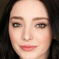 Emma Dumont Nagie