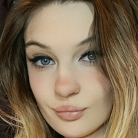 Eva Zolia Nagie