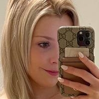 Feliz Nicole Nagie