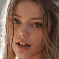Grace Van Dien Nagie