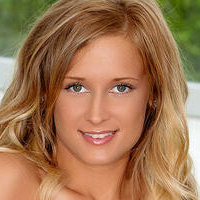 hollyrandall Nagie