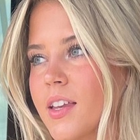 Iza Leslie Nagie