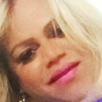 Larissa Close Nagie