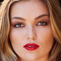 Lili Simmons Nagie