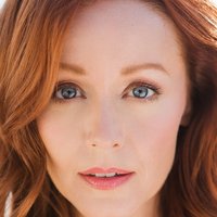 Lindy Booth Nagie