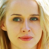Lisa Henni Nagie