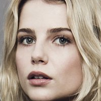 Lucy Boynton Nagie