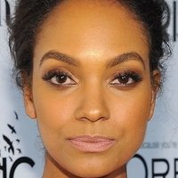 Lyndie Greenwood Nagie