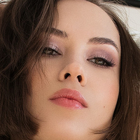 Natasha Roik Nagie