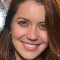 Nathalia Dill Nagie