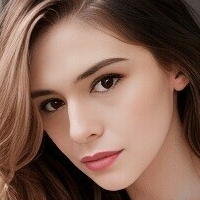 Nicole Maines Nagie