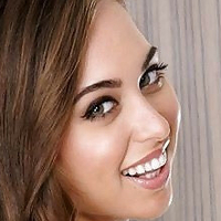 Riley TV Nagie