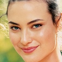 Shalom Harlow Nagie