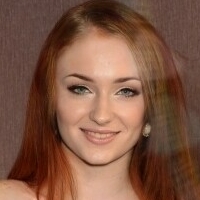 Sophie Turner Fakes Nagie