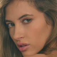 Taya Vais Nagie