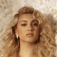 Tori Kelly Nagie