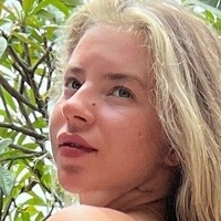 travelchelle Nagie