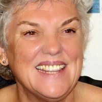 Tyne Daly Nagie