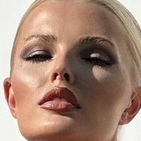 Zienna Sonne Nagie